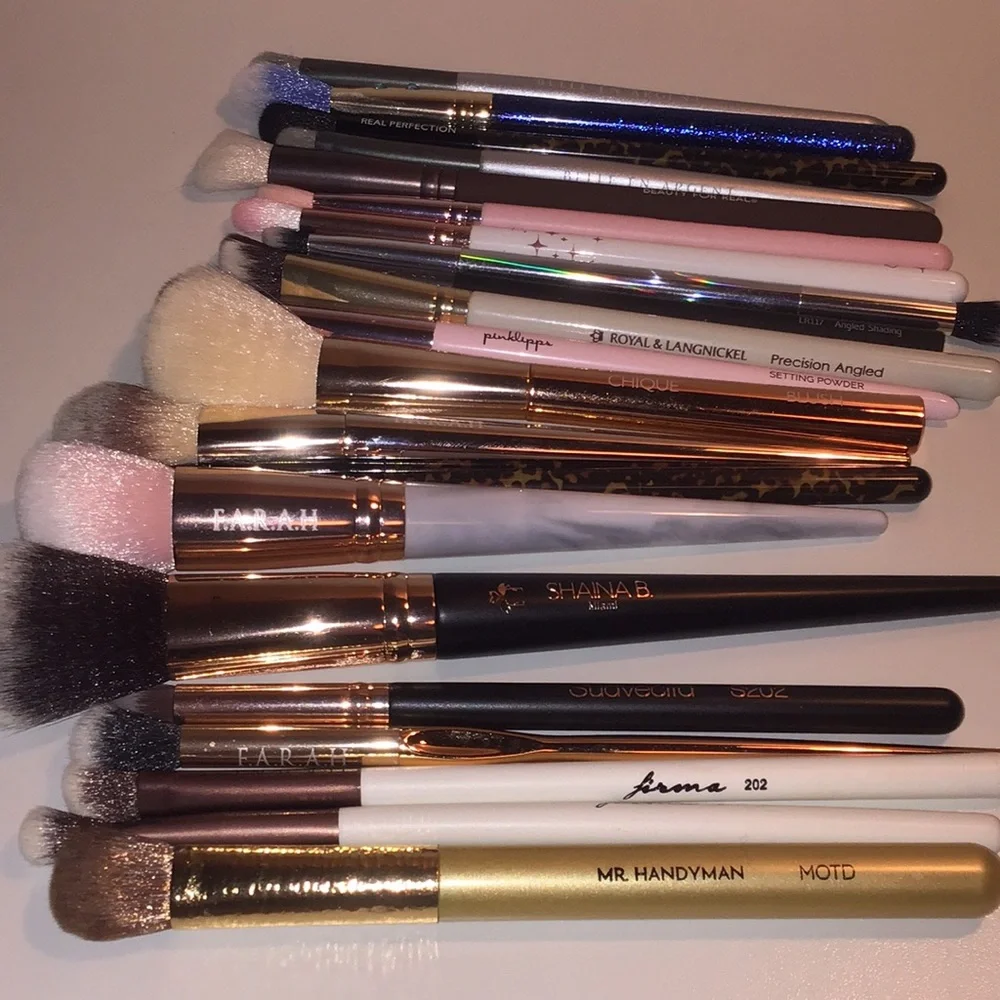 21 piece set of brand new makeup brushes